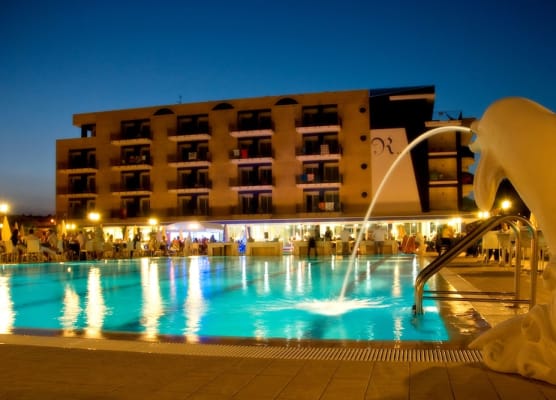Roses Hotel 1