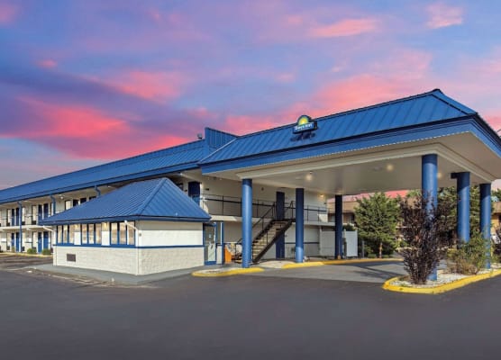 Days Inn by Wyndham Knoxville North 1