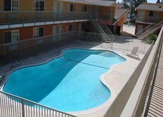 Chateau Inn & Suites 1