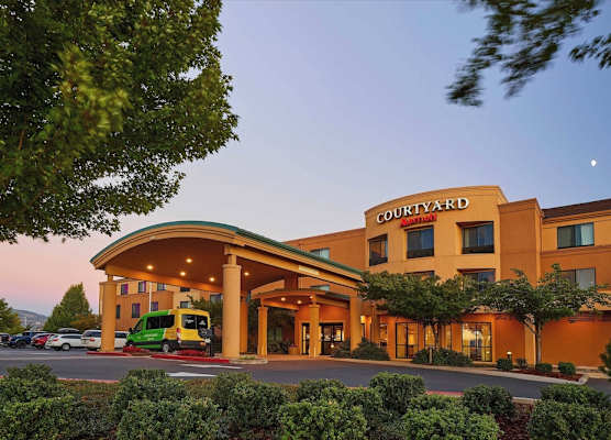 Courtyard Medford Airport 1