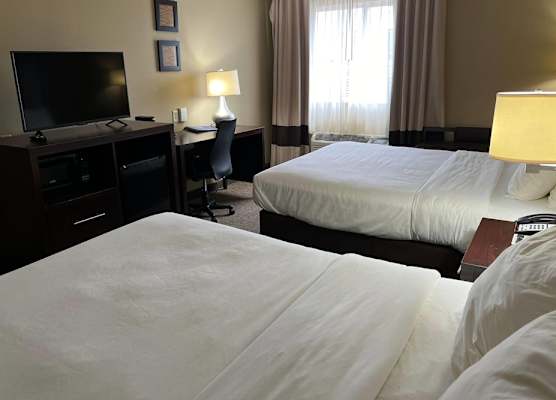 Days Inn & Suites by Wyndham Manheim Lebanon 1