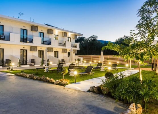Rooms 48 by Zante Plaza 1