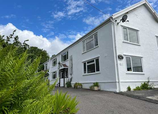 Cwmbach Guest House 1
