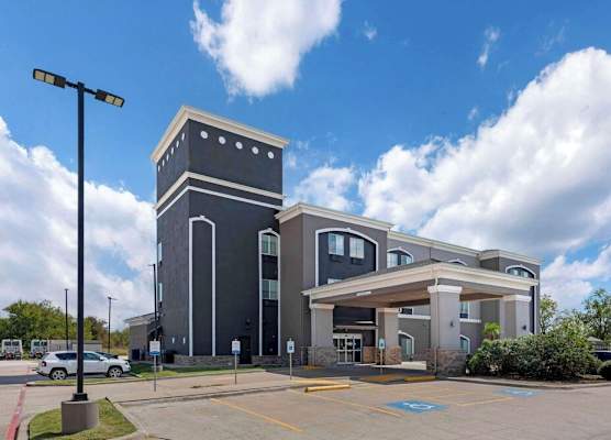 Quality Inn & Suites Groesbeck North 1