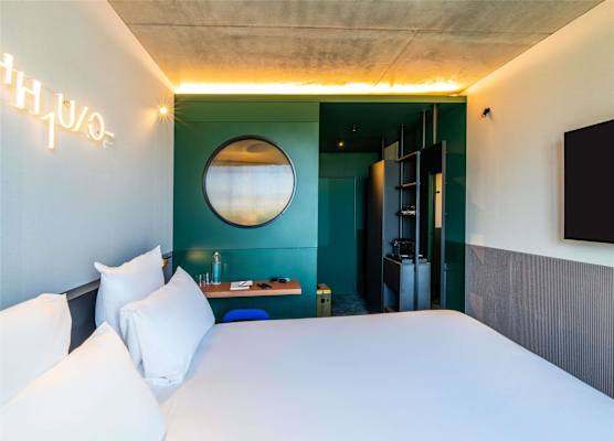 TRIBE Paris Clichy 1