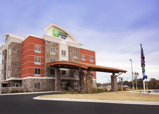 Holiday Inn Express & Suites HOT SPRINGS by IHG 1