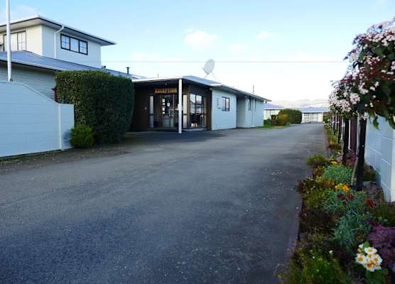 Canterbury Court Motel 1