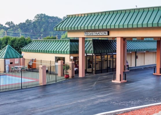 Econo Lodge Rocky Top 1