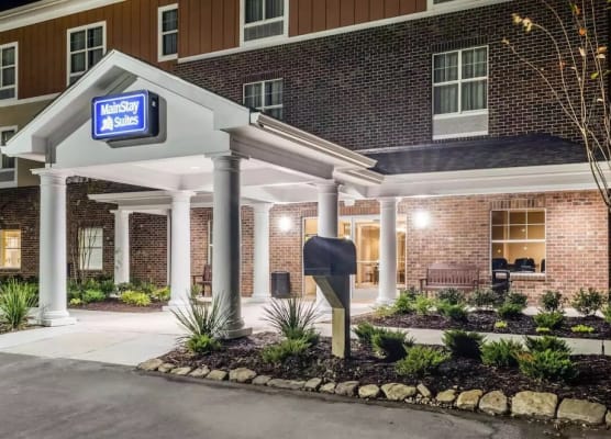 MainStay Suites Hackberry Sportsman's Lodge 1