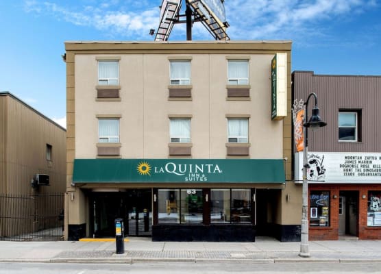 La Quinta Inn & Suites by Wyndham Oshawa 1