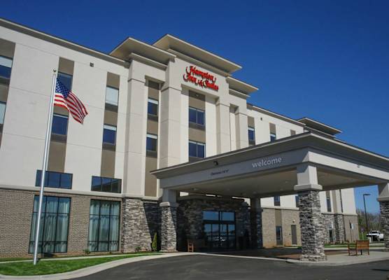 Hampton Inn & Suites Forest City 1