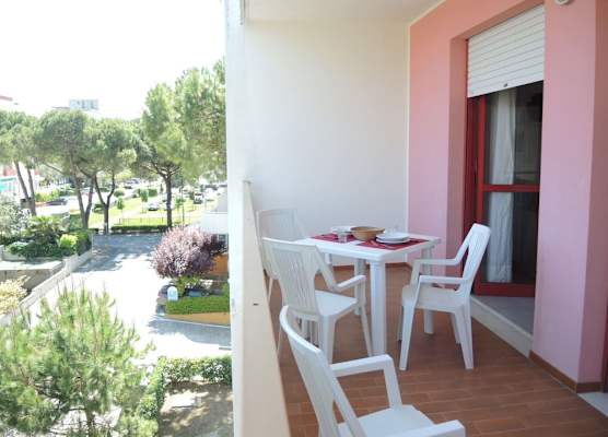 Renewed two-roomed flat with swimming pool 1