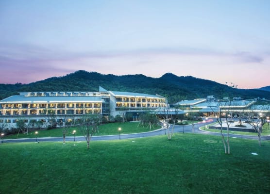 Howard Johnson By Wyndham Dongqian Lake Plaza Ningbo 1