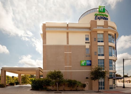 Holiday Inn Express & Suites SAN ANTONIO RIVERCENTER AREA by IHG 1