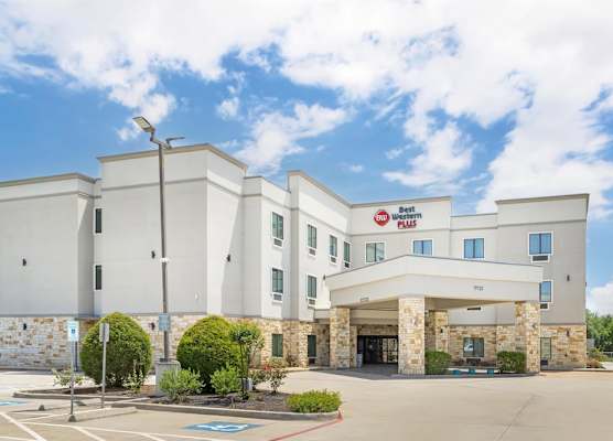 Best Western Plus Waller Hotel 1