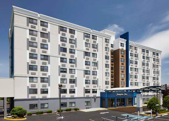 Hampton Inn Newark Airport 1