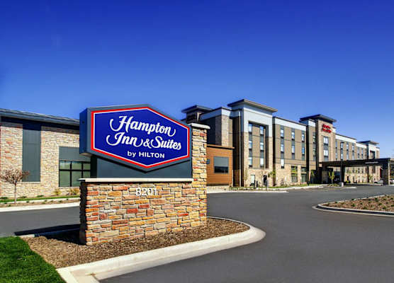 Hampton Inn & Suites Milwaukee West 1