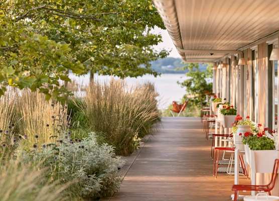Silver Sands Motel & Beach Bungalows 1