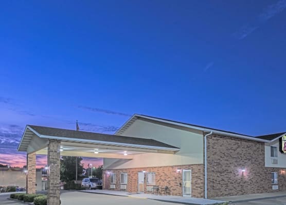 Super 8 by Wyndham Potosi 1