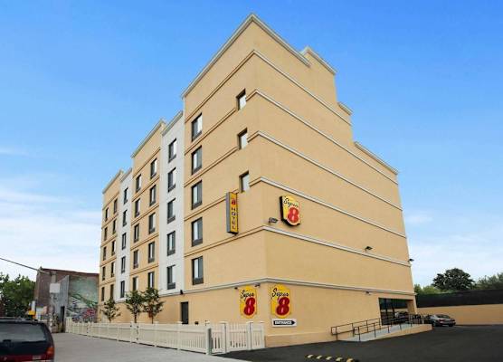 Super 8 by Wyndham Bronx 1