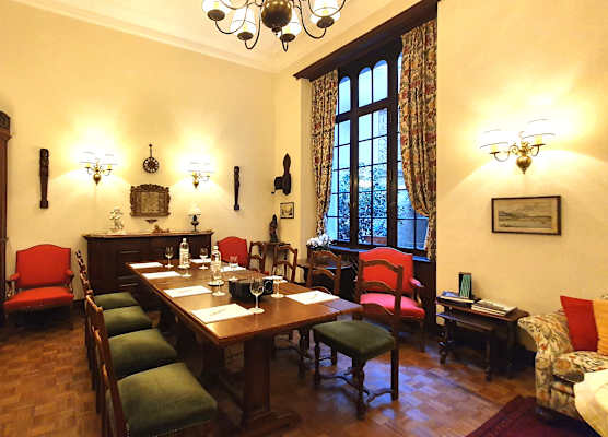 International au Lac Historic Lakeside Hotel 1