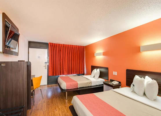 MOTEL 6 1