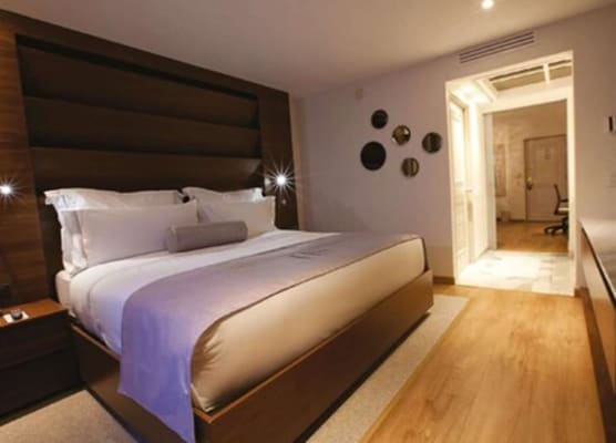 HS HOTSSON Hotel Leon 1