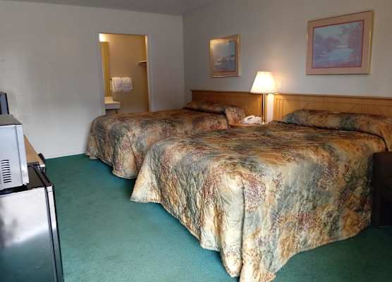 Travelodge by Wyndham New Philadelphia 1