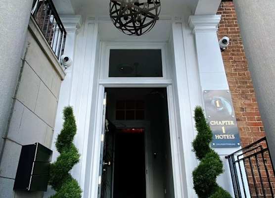 Chapter 1 Hotels 1