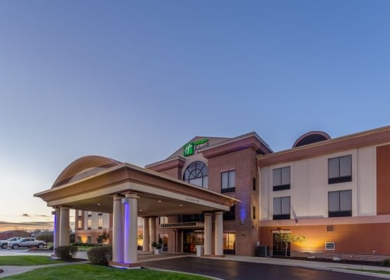 Holiday Inn Express & Suites BOWLING GREEN by IHG 1