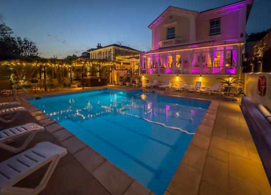 Riviera Lodge Hotel 1