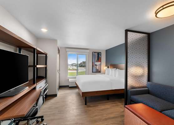 Everhome Suites Bastrop by Choice Hotels 1