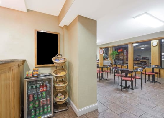 Howard Johnson by Wyndham Rocky Hill 1