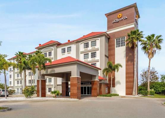 La Quinta Inn & Suites by Wyndham Ft. Pierce 1