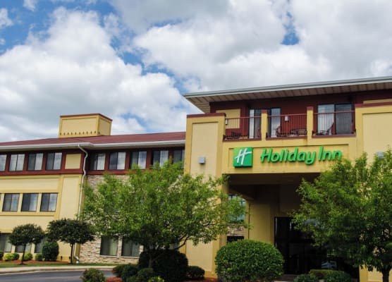 Holiday Inn PEWAUKEE-MILWAUKEE WEST by IHG 1