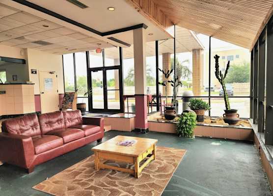 Days Inn by Wyndham Bay City 1
