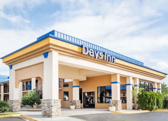 Days Inn by Wyndham Hendersonville 1