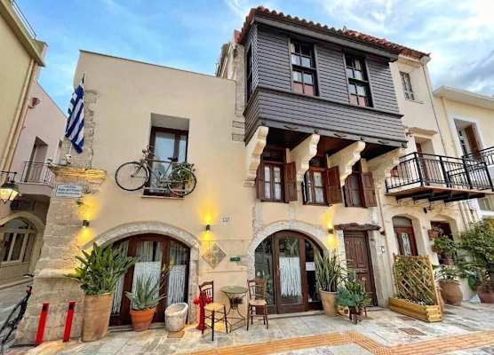 Four Seasons of Bliss at Sohora Hotel 1