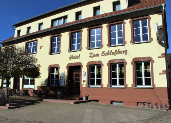 Hotel Restaurant zum Schlossberg 1