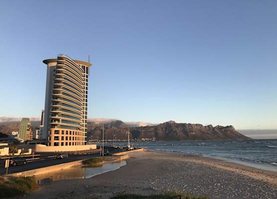 Loddeys Ocean View Apartments 1