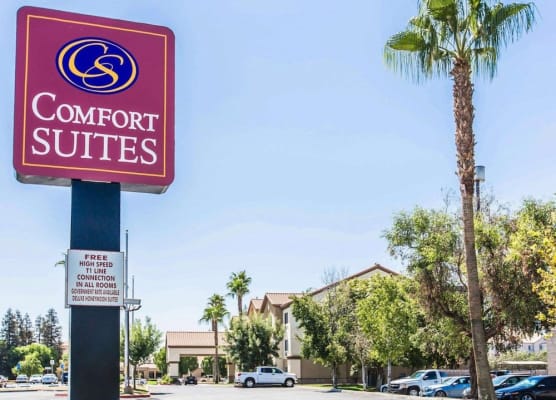 Comfort Suites Bakersfield 1