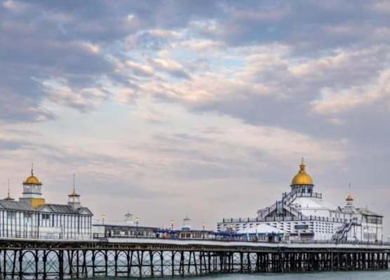 OYO Marine Parade Hotel, Eastbourne Pier 1