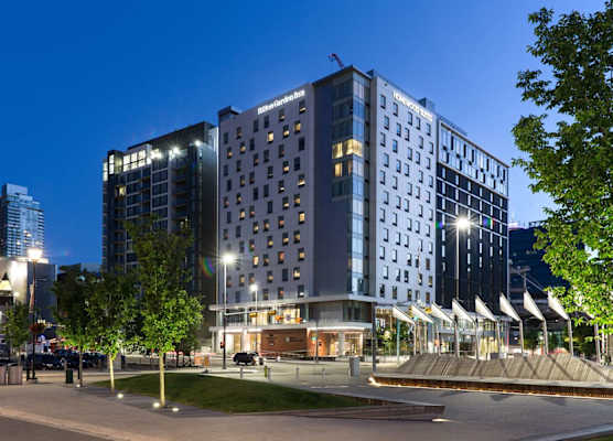 Homewood Suites by Hilton Calgary Downtown 1