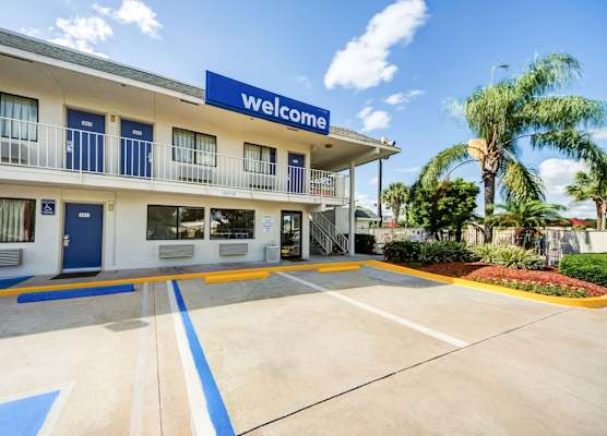 Motel 6 Lakeland, FL 1