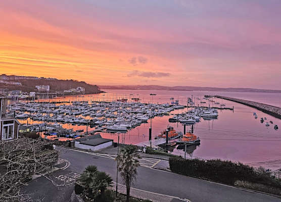 Devoncourt Devoncoast SeaView Apartments 1