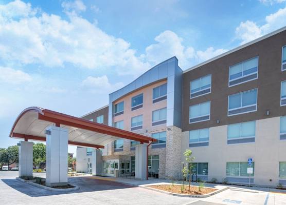 Holiday Inn Express & Suites CHICO by IHG 1