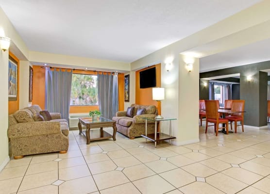Days Inn & Suites by Wyndham Tampa Fairground-Casino-Ybor 1