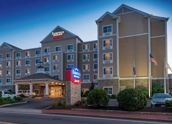 Fairfield Inn and Suites by Marriott New Bedford 1