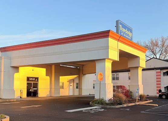 Travelodge by Wyndham Bellmawr 1