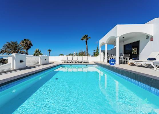 Remarkable 5-bed Villa in Playa Blanca 1
